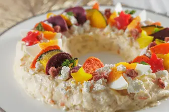 コンビーフと半熟卵のポテトサラダ　ガトー仕立て