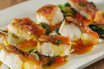 メヌケのソテー　サフランソース